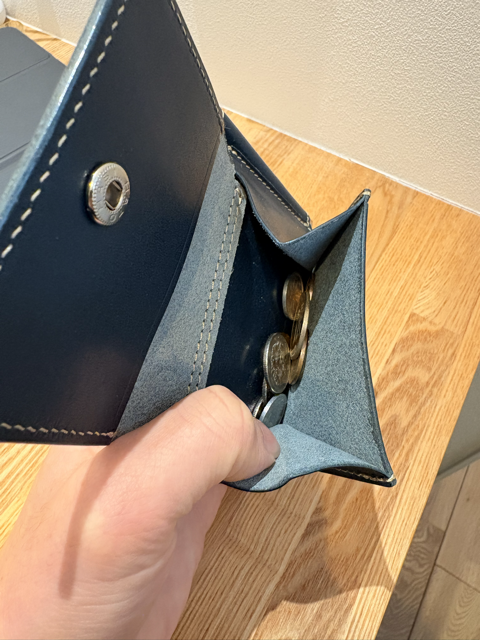 グレオール マネークリップ小銭入れ付き 小銭入れの開口部の写真